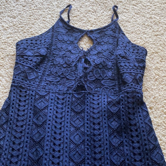 Dark blue lace dress - Picture 3 of 3